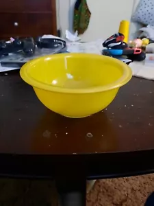 Vintage Pyrex Bowl YELLOW CLEAR BOTTOM - Picture 1 of 4