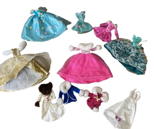 Barbie Kleid Kleidung Paket 90er Jahre Y2K Moden Vintage Kleider Ballkleider - Bild 1 von 9