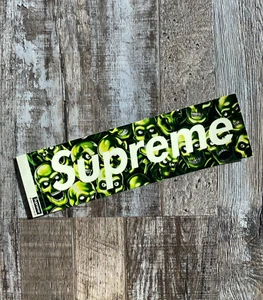 SUPREME SKULL PILE BOX LOGO STICKER - SS18 - GLOW IN THE DARK - Picture 1 of 2