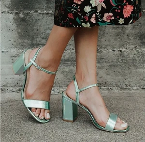 NEU LULUS 7,5 Arya Grün Metallic High Heel Sandalen Grob Block Riemchen Absatz - Bild 1 von 9