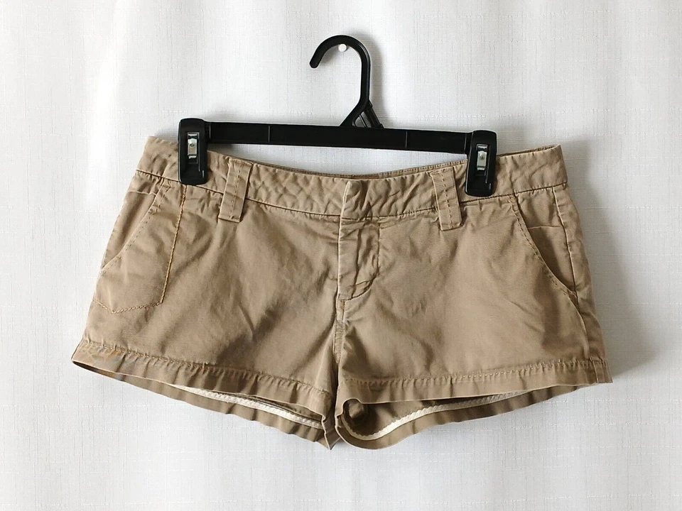 Curto cáqui Volcom/Pacsun feminino/júnior Y2K cintura baixa 5,5" costura interna, bolsos - Imagem 1 de 4