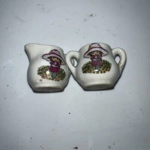 Vintage 60er Jahre Big Eyed Girl lila Mod mit Hund Miniatur Puppe Kinder Tee - Bild 1 von 4