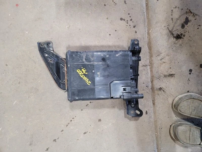 ES350     2013 Fuel Vapor Canister 1900571 - Image 1 of 4