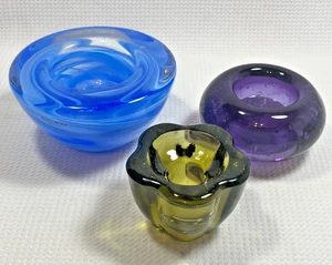 Kosta Boda blaues Wirbel Windlicht + 2 Kunstglas Kerzenhalter - Bernstein, lila Blase - Bild 1 von 9
