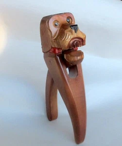De colección Selva Negra 9" de alto madera tallada cascanueces mano vidrio ojos perro Spaniel - Imagen 1 de 9