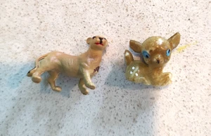 Vintage cerva e leone miniatura plastica Hong Kong meno di 1" beige - Foto 1 di 8