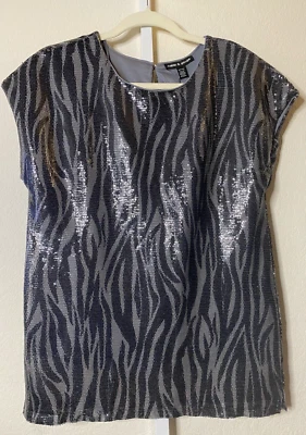 Blusa Top Camisa Manga Corta Estampado Cebra Lentejuelas Cable and Gauge Talla S Negra Gris Foto 1 de 4