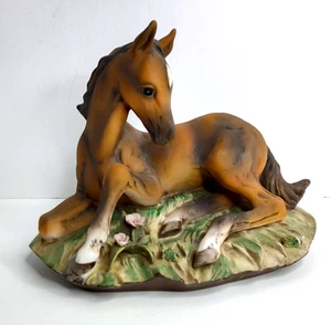 Capolavoro porcellana di Homco puledro marrone bambino cavallo sdraiato figura 1981 - Foto 1 di 7