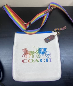 Coach Jes Slim Crossbody mit Regenbogenpferd und Kutsche - Bild 1 von 12