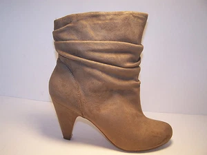 BAKERS Carline Womens Shoes Ankle Boots Khaki Tan Beige Medium Soft Wrinkle NEW - Picture 1 of 5