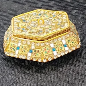 Joyero vintage de oro con joyas de Two's Company hecho en la India años 90 - Imagen 1 de 10