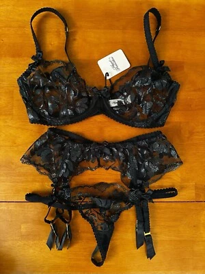 Conjunto de liga y tanga Agent Provocateur negro brillante floral 36D 3 pequeños Foto 1 de 4