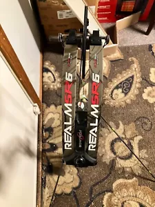 Bowtech Realm sr6compound bow right hand - Picture 1 of 4