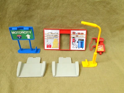 Vintage 1987 Matchbox Motorcity Deluxe Play Track Set Accessories Lot - Image 1 of 4