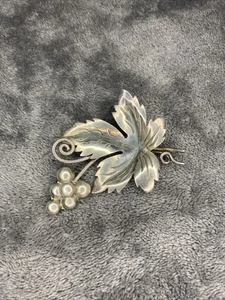 Antique Vintage Sterling Silver 925 Art Nouveau Leaf Brooch Grape and Cable Pin - Picture 1 of 8