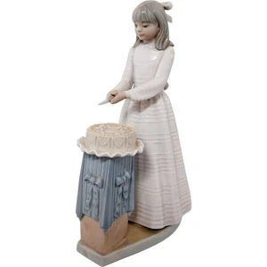 Nao Lladro Girl Cutting Birthday Cake Porcelain Figurine 22cm High - Picture 1 of 8