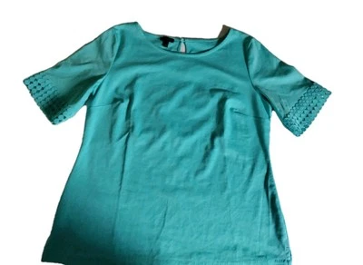 Circle Lace Trim Tee TALBOTS Blouse  Size M Sky blue  - Imagem 1 de 4