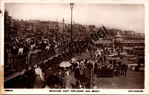 BRIGHTON AND HOVE SUSSEX EAST ESPLANADE AND BEACH REAL PHOTO VINTAGE POSTCARD - Picture 1 of 2