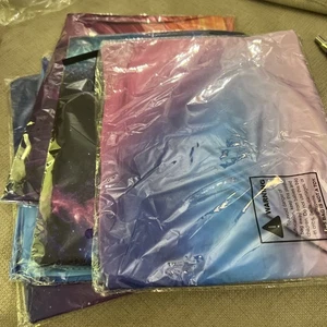 Fünf (5) bunte dehnbare Bucheinbände für 9 x 11 Bücher - Bild 1 von 7