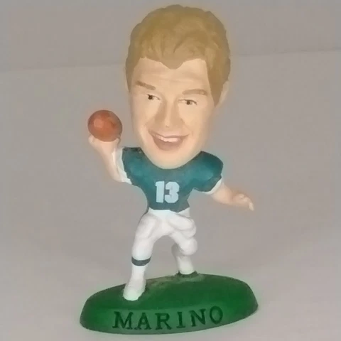 VINTAGE Marino NFL Miami Dolphins Football Headliners Figurine Corinthian 1996 Cover