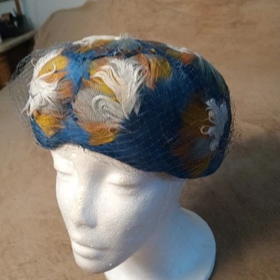 Sombrero de Colección John Wanamaker Plumas Pastillero Azul Blanco Plumas Con Red  Foto 1 de 4