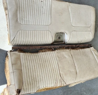 Chevy Impala 1964 banco asiento trasero asiento y respaldo originales con emblemas de altavoz Foto 1 de 4