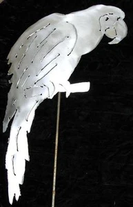 MACAW Parrot Tropical Rainforest Bird Metal Art Stake - Picture 1 of 1