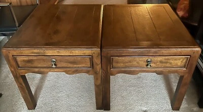 MESAS AUXILIARES/EXTREMO MODERNAS ASIÁTICAS HENREDON DE MEDIADOS DE SIGLO - UN PAR Foto 1 de 4