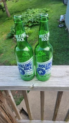 Two Rolling Rock 22 OZ Botellas de cerveza Foto 1 de 2