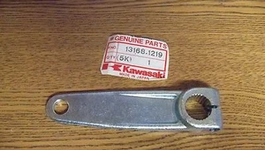 NOS OEM Kawasaki Kettenspannhebel 1984-1985 KLT200 KLT250 13168-1219 - Bild 1 von 7