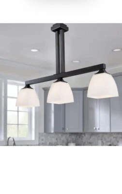 Luz isla bronce frotada con aceite Hampton Bay Mattock 3 luces (nueva en caja) Foto 1 de 4