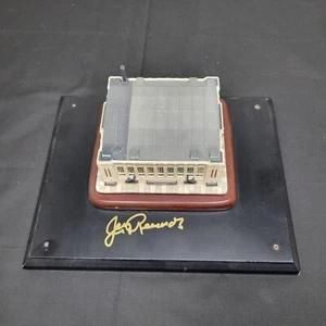 DANBURY MINT CHICAGO STADIUM ARENA CHICAGO BULLS SIGNED BY OWNER JERRY REINSDORF - Picture 1 of 3