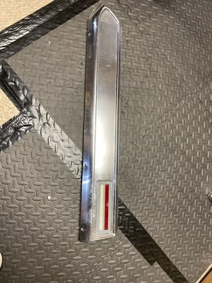 Thunderbird Lincoln Continental 1968 puerta interior luz de cortesía altavoz Foto 1 de 4