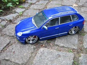 Porsche Cayenne 1:18 Maisto Sammlermodell - Bild 1 von 7
