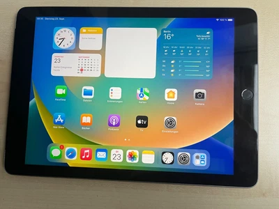 Apple iPad 5. Gen. 32GB, WLAN, 24,64 cm, (9,7 Zoll) - Spacegrau - Bild 1 von 4