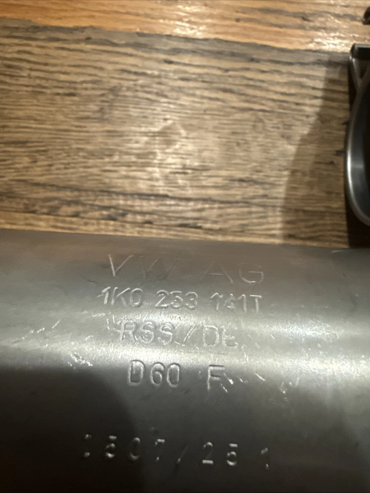 Volkswagen of America 1K0253141AA - Abrazadera de escape Foto 1 de 4