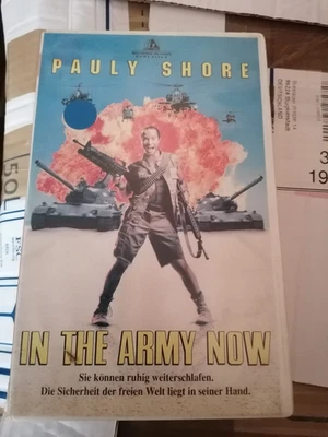 VHS Rarität: PAULY SHORE in IN THE ARMY NOW (1975) NUR AUF VIDEO!! - Bild 1 von 2