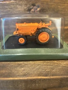 Universal Hobbies Renault R 3042 1950 Tractor Model Diecast Hachette - Picture 1 of 2