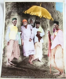 Stampa di fotografia originale Sai Baba colorata datata 1914 con i suoi discepoli - Foto 1 di 1