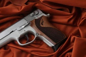 KSD Marke Smith Wesson 6906 kompatible Nussbaumgriffe Diamant - Bild 1 von 1