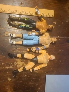 Lotto di 3 action figure WWE e WCW John Cena, Eddie Guerrero e Goldberg - Foto 1 di 10