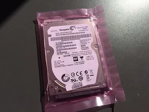 Samsung SSHD Hybrid Notebook Festplatte 2,5" 500GB + 8GB NAND Flash ST500LM000 - Bild 1 von 1