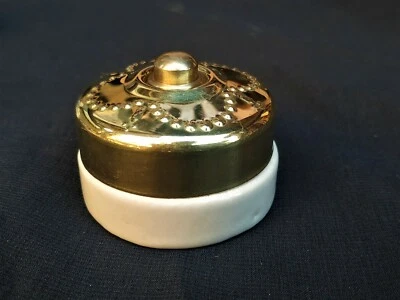 INTERRUPTOR ELÉTRICO VINTAGE LATÃO E CERÂMICA BOTÃO PORTA CAMPAINHA DESIGN JASMIM DECORAÇÃO - Imagem 1 de 4
