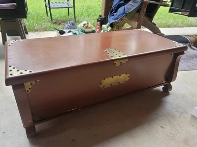 cedar chest Caswell Runyan - Image 1 of 3