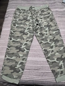 Women’s Camo Pants - Picture 1 of 2