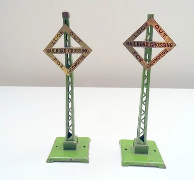 Prewar Lionel 068 Warning Signal with Brass Sign and one Finial - Image 1 of 4
