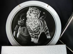 Royal Cornwall 1979 Kitten's World PURR-FECT PLEASURE Kitten & Bear Ltd Ed Plate - Picture 1 of 3