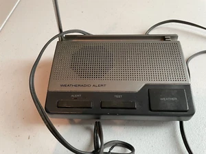 Vintage Realistic Weather Radio Alert Model 12-240 Radio Shack - Zdjęcie 1 z 7