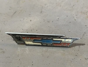 Chevy BelAir 1961 Impala Biscayne emblema tablero '61 ajuste escritura de moldeo moño fabricante de equipos originales - Imagen 1 de 4