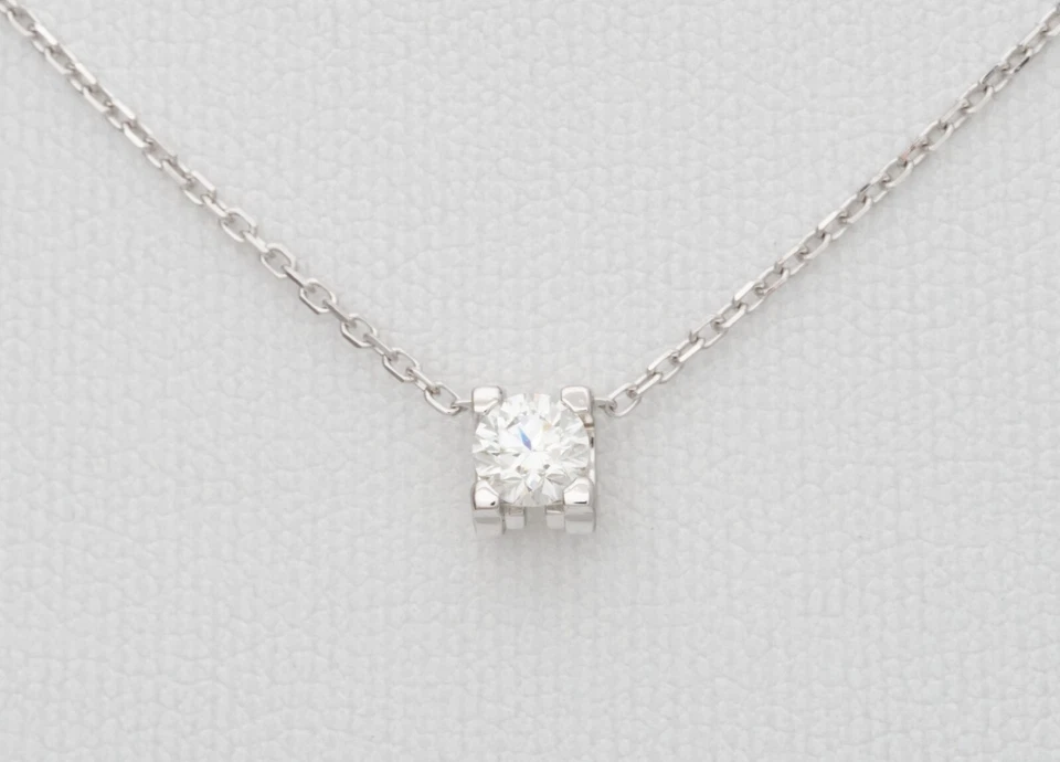 Collar solitario de diamantes Cartier de oro blanco de 18 quilates C de Cartier en caja PVP £4400 Foto 1 de 4